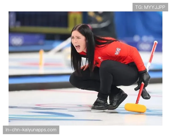 加拿大小将单场逆转，中国女队冰壶夺冠之路再添荣誉，女冰壶加拿大爆冷